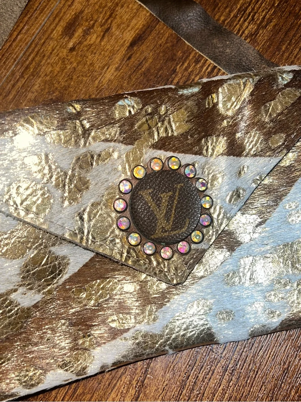 Keep it Gypsy Gold Ivory Safari Hide Louis Vuitton Patch Crossbody Bag NWT - Picture 8 of 11